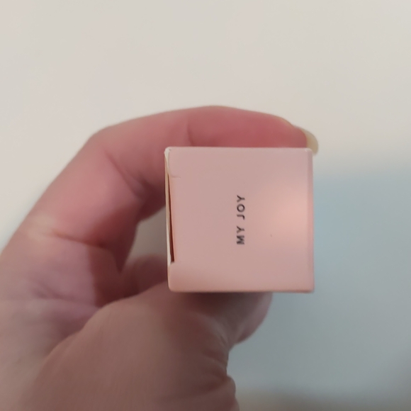 Lisa Armstrong Avon Lipstick - Picture 4 of 6